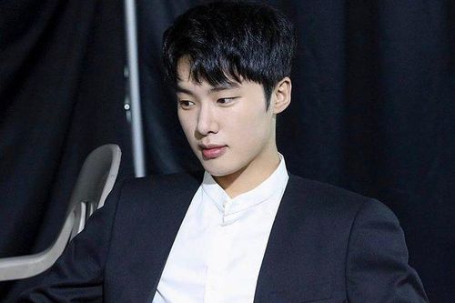 Kim Dong Hee thừa nhận bạo lực với bạn học
