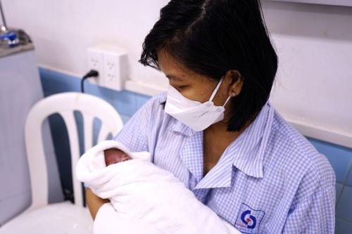 Sản phụ bị viêm phổi do thủy đậu cuối thai kỳ