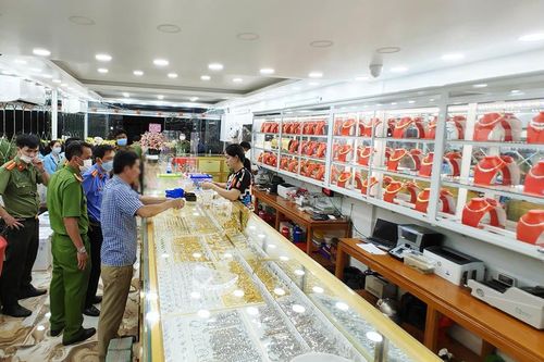Những phi vụ buôn lậu vàng, USD cực lớn gây chấn động miền Tây