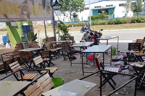 Nhóm 'bảo kê' đánh chủ quán, đập nát quán vì không được tiếp bia