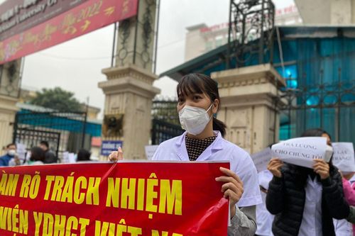 Nhân viên bệnh viện Tuệ Tĩnh bị nợ lương vẫn rất yêu nghề, mong bệnh viện phát triển
