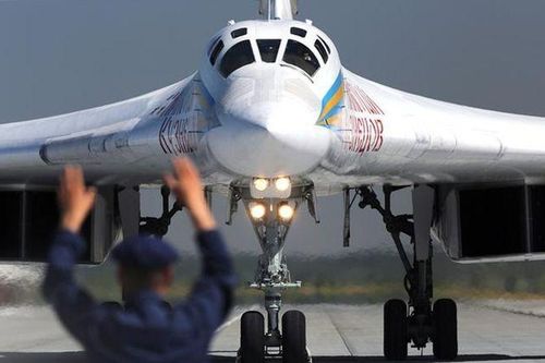 Oanh tạc cơ Tu-160 Nga hoàn toàn vô dụng khi đối đầu với Mỹ?