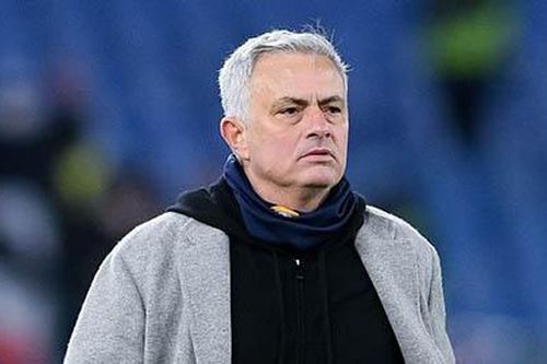 Roma không sa thải Mourinho sau khởi đầu tồi tệ nhất trong 43 năm