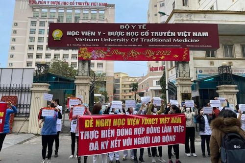 Bộ Y tế chỉ đạo khẩn vụ nhân viên Bệnh viện Tuệ Tĩnh căng băng rôn 'cầu cứu' vì bị nợ lương suốt 8 tháng
