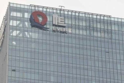 Biển tên của China Evergrande đã bị gỡ khỏi tòa trụ sở ở Thâm Quyến