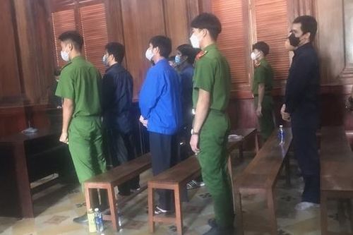 Phạt tù băng nhóm tạt sơn, mắm tôm vào quán phở Hòa ở TP Hồ Chí Minh