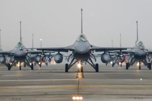 Chiến đấu cơ F-16 hiện đại của Đài Loan rơi xuống biển mất tích