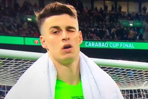 Kepa bỏ khung thành để bẫy việt vị Kane
