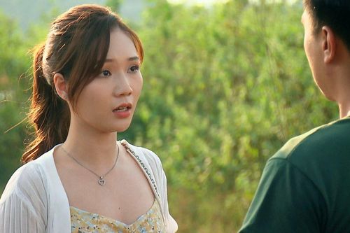 Ngọc Anh phản hồi về trang phục gây tranh cãi trong phim