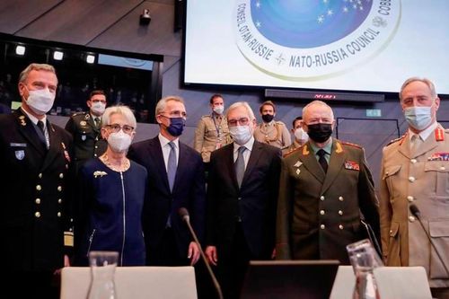 NATO để ngỏ cánh cửa đối thoại và ngoại giao với Nga
