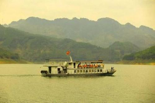 Khám phá hồ Hòa Bình