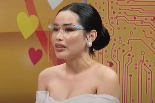 Tưởng bạn trai 'bê đê', cô gái rủ qua chơi rồi dính luôn