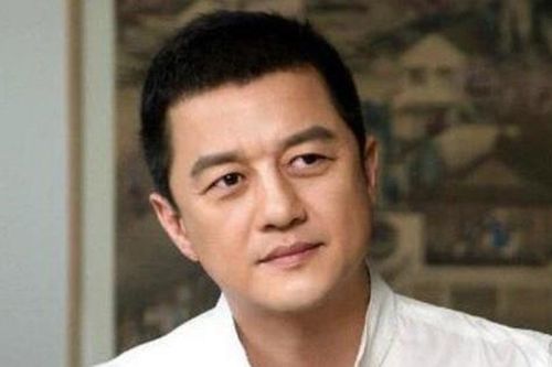 'Quách Tĩnh' Lý Á Bằng chụp ảnh cưới cùng bạn gái người mẫu kém 19 tuổi