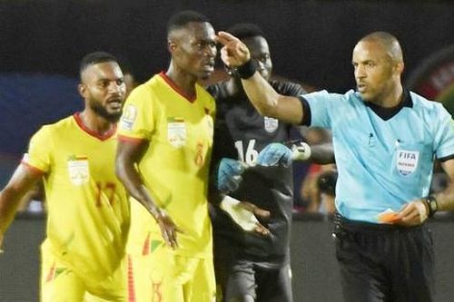 CAN 2021 và những sự kiện khó đỡ