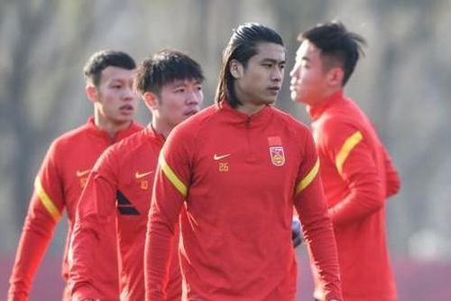 Mang hơn 100 người dự vòng loại World Cup, Trung Quốc phải cắt giảm một nửa lực lượng