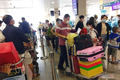Cách nào đi phương tiện công cộng dịp Tết tránh nhiễm Covid-19?
