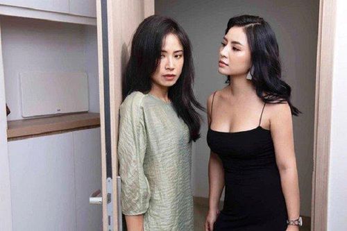 Tân hôn chị dâu ngồi thu lu ở cửa phòng, tôi hỏi thăm rồi khiếp hãi khi chị ngẩng mặt
