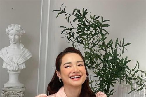 Nhã Phương ăn diện kín như bưng vẫn lộ thân hình gầy gò đáng báo động