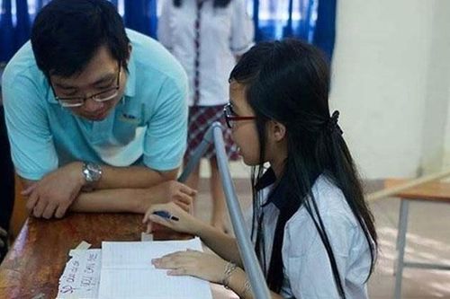 Được yêu cầu viết bài văn 800 chữ kể về đại dịch chuột, học sinh 'trổ tài' bá đạo khiến dân tình vừa phục vừa... nổi da gà: Đi ngủ còn ám ảnh