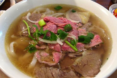 Tranh cãi món phở tái của nhà hàng Việt ở Mỹ