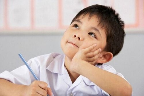 Làm văn tả về bố, bé trai tiểu học có màn 'bẻ lái khét lẹt' khiến dân tình cười ngất