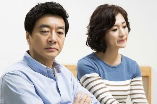 Bố mẹ lạnh nhạt khi con gái đưa bạn trai về ra mắt
