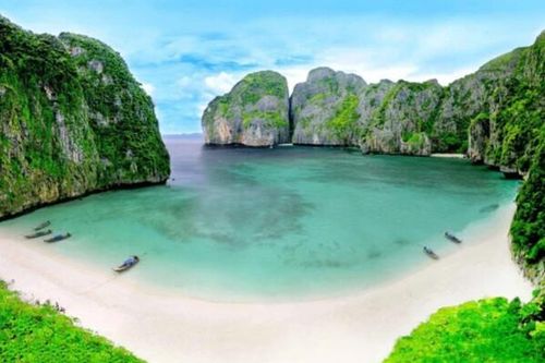 Thái Lan 'hé cửa' du lịch bất chấp Covid-19 tăng đột biến