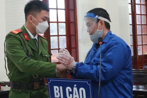 Giận nhà ngoại, chồng vung dao đoạt mạng vợ