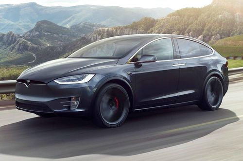 Hacker tìm ra lỗ hổng nghiêm trọng trên xe Tesla