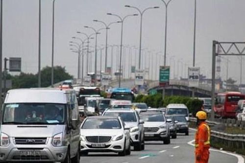TPHCM rút đề xuất cấm người có bằng lái dưới 1 năm chạy ô tô quá 60km/giờ