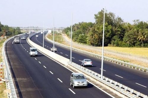 Thu hồi đề xuất người có bằng lái ôtô dưới 1 năm không được chạy quá 60 km/h