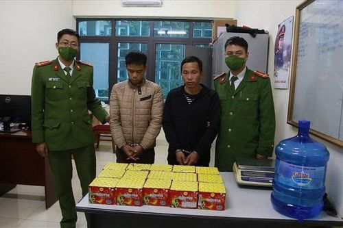 Bắt giữ 2 đối tượng vận chuyển số lượng lớn pháo nổ