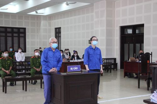 Hai cha con cùng vào tù vì chiếm đoạt tài sản