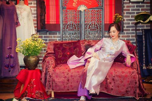 NSND Lê Khanh làm mẫu áo dài