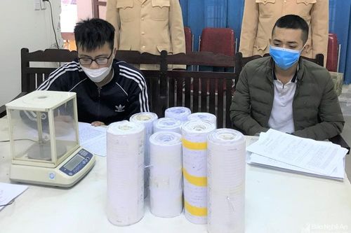 Ngày làm nội thất, đêm sản xuất pháo nổ
