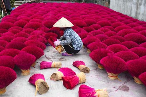 Hãng thông tấn Pháp làm phóng sự ấn tượng về làng hương Việt Nam dịp cận Tết