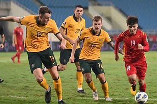 Australia mất cầu thủ cao 2m trong trận đấu với Việt Nam