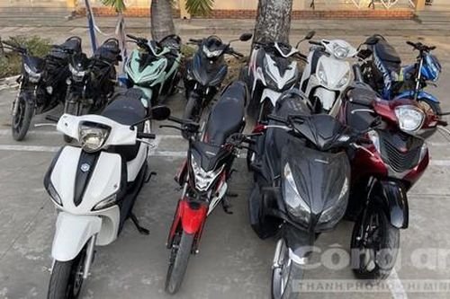 Bóc gỡ đường dây chuyên mua xe trộm cắp rồi làm giả giấy tờ mang đi cầm cố
