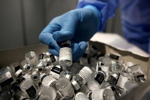 Vì sao các nước nghèo từ chối hơn 100 triệu liều vaccine Covid-19?