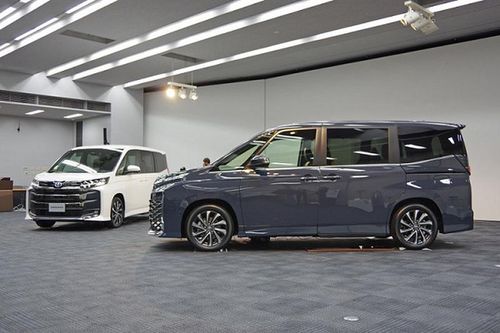 Toyota Noah và Voxy 2022 - 'chuyên cơ mặt đất' chỉ từ 539 triệu đồng