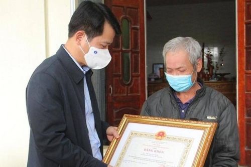 Thanh Hóa tặng bằng khen 'người hùng' cứu cháu bé trong vụ cháy nhà