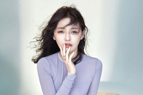 Từ Hy Viên từng gây sốc bởi thân hình 'xuống dốc' sau sinh giờ đã 'lột xác' quyến rũ tuổi U50