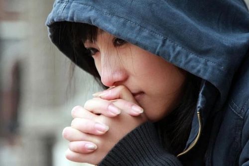 Chị dâu bỗng tự nhốt mình trong phòng suốt 2 ngày, tôi hốt hoảng hỏi nguyên nhân thì sửng sốt trước câu chuyện chị kể