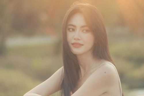 Hết lên đồ cắt xẻ bạo, Mai Davika hóa nàng thơ ngọt ngào khiến ai cũng lịm tim