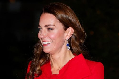 Kate Middleton được Hoàng gia Anh tặng cho loạt quà quý giá, Meghan có mơ cũng không được
