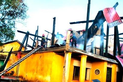 Cháy trường tiểu học lúc rạng sáng