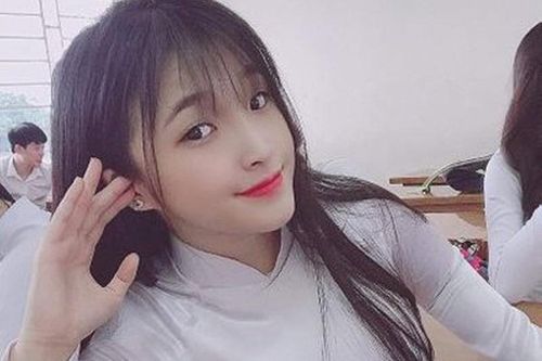 Rũ bỏ hình tượng 'thiên thần áo trắng', mỹ nhân gợi cảm bất ngờ