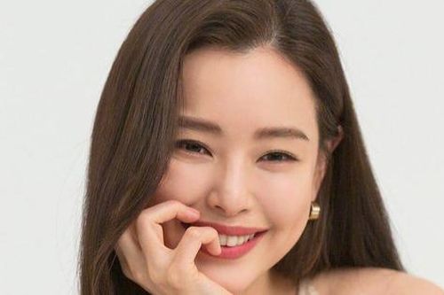 Hoa hậu Honey Lee mang thai con đầu lòng