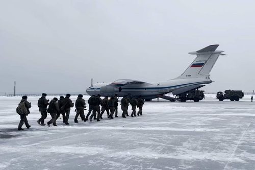 Binh sỹ gìn giữ hòa bình của Nga thuộc CSTO rời khỏi Kazakhstan