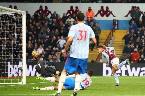 Tân binh Coutinho tỏa sáng, Villa của Gerrard xuất sắc cầm hòa MU